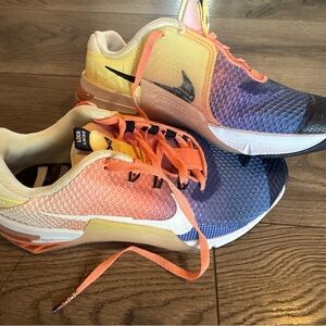 Nike Kids Multicolor Athletic Shoes Size 5 - New with out Tags